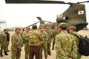 Menhan Sjafrie Beri Tanda Kehormatan untuk Militer Jepang yang Bantu Tangani Karhutla