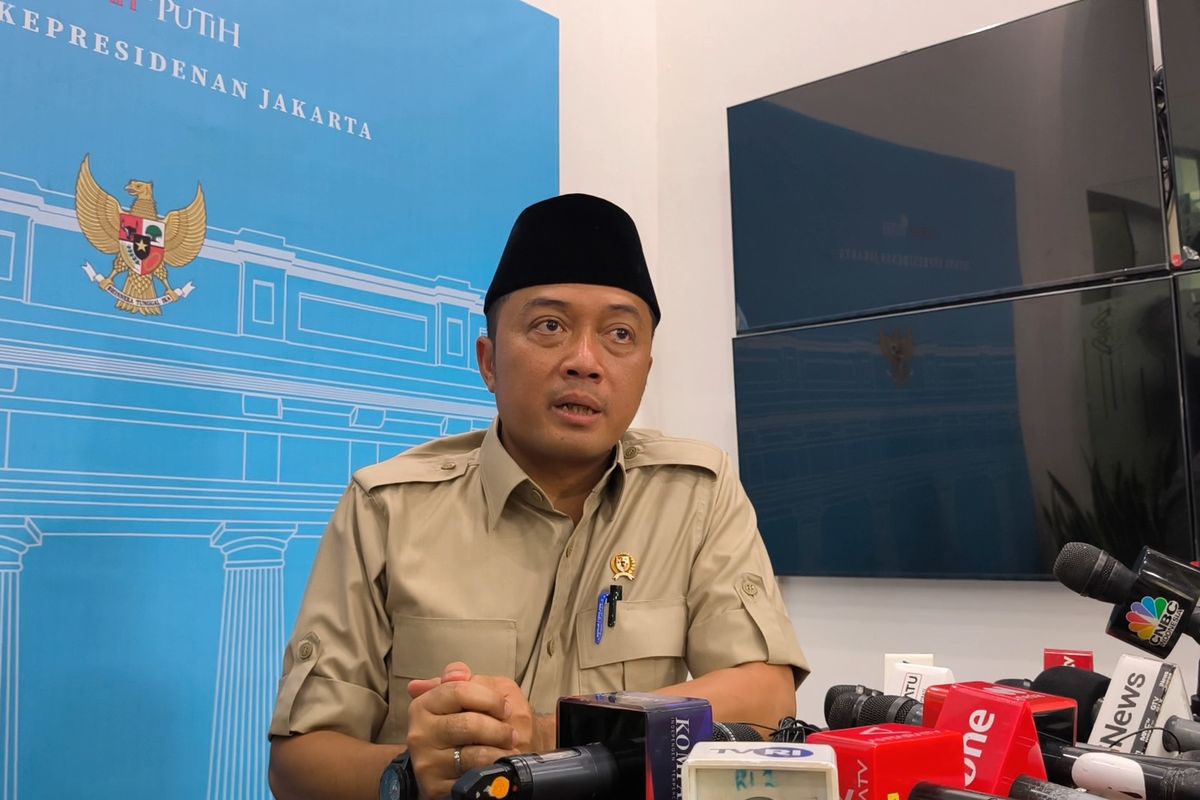 Menteri Sekretariat Negara (Mensesneg) Prasetyo Hadi di Kompleks Istana, Jakarta, Jumat (19/9/2025).
