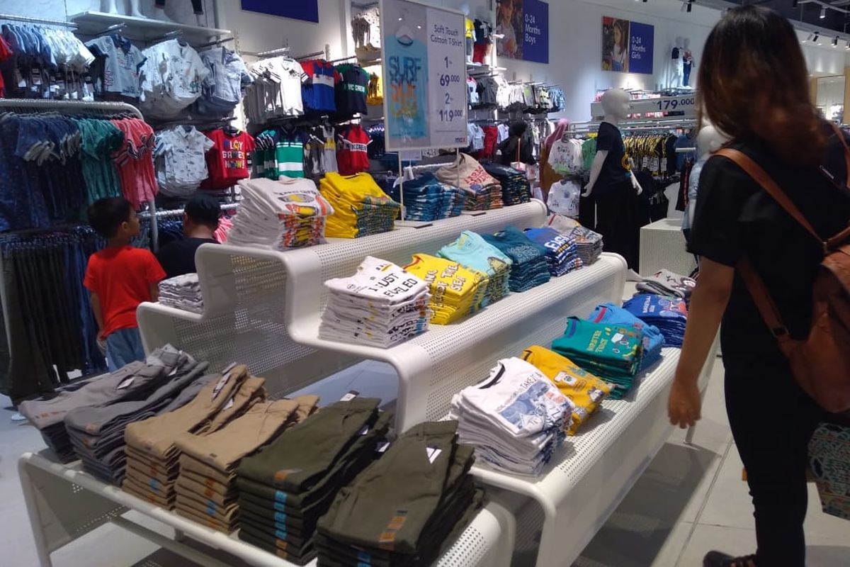 Max Fashions membuka gerainya di Parijs Van Java (PVJ) Bandung, Jumat (31/5/2019). Gerai tersebut menjadi gerai keempatnya di Indonesia.