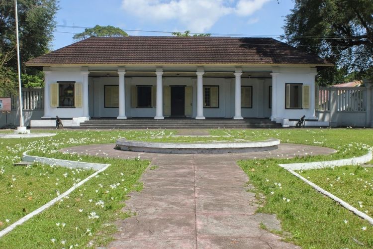 Istana Mini di Banda Neira, Maluku.