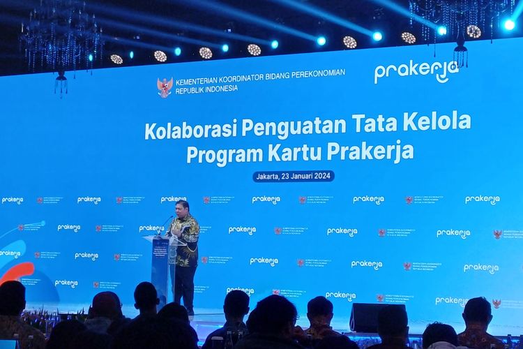 Menteri Koordinator Perekonomian Airlangga Hartarto dalam acara Pengarahan Komite Cipta Kerja dan Tim Pelaksana kepada Mitra Program Kartu Prakerja di Jakarta, Selasa (23/1/2024).