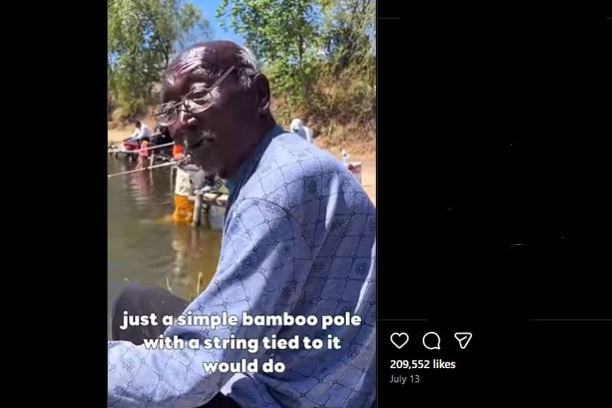 RAJA MEMANCING - Tangkapan layar unggahan kakek di China yang memiliki warna kulit lebih gelap akibat sering memancing. Ia memancing 6 jam dalam sehari dan dilakukan sejak remaja, Jumat (31/10/2025).