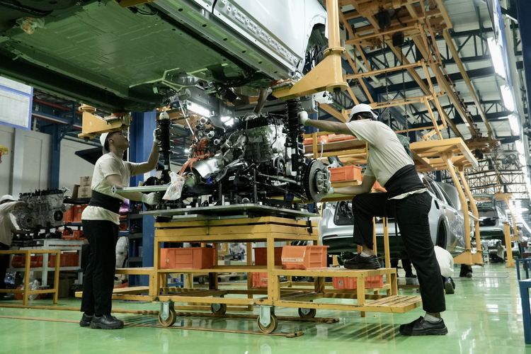 Geely mulai produksi lokal produknya di pabrikan Handal