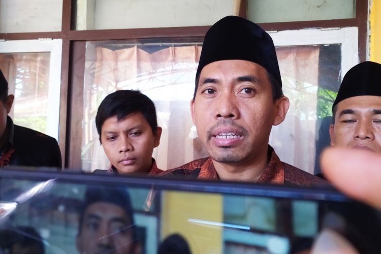 Miftahur Razak, Komisioner KPU Jawa Timur saat melakukan supervisi ke KPU Pamekasan, Senin (17/6/2019) terkait dengan pelanggaran administrasi yang dilakukan oleh PPK Proppo dan PPK Larangan, 