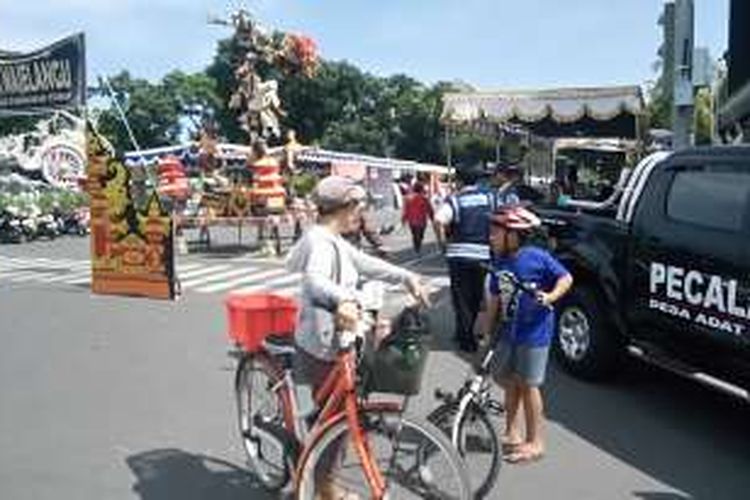Pasar Majelangu di Desa Adat Tuban, Badung, Bali, Kamis (10/3/2016), pasca Nyepi.