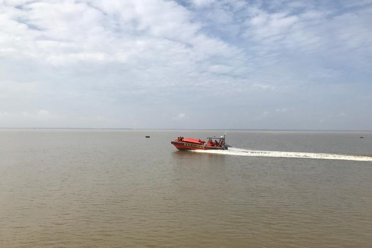 Tim SAR gabungan terus melakukan pencarian 7 penumpang korban kapal tenggelam dengan memperluas area penyisiran sampai 100 KM persegi di perairan Kabupaten Tanjung Jabung Timur