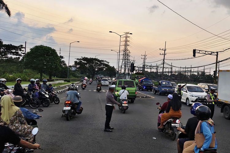 Mudik Idul Adha, Arus Kendaraan di Akses Suramadu dan Blega Bangkalan Padat
