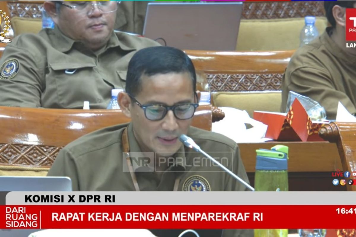 Menteri Pariwisata dan Ekonomi Kreatif (Menparekraf) Sandiaga Uno dalam rapat kerja Kementerian Pariwisata dan Ekonomi Kreatif (Kemenparekraf) bersama dengan Komisi X DPR RI yang dipantau secara virtual, Rabu (25/1/2023). 