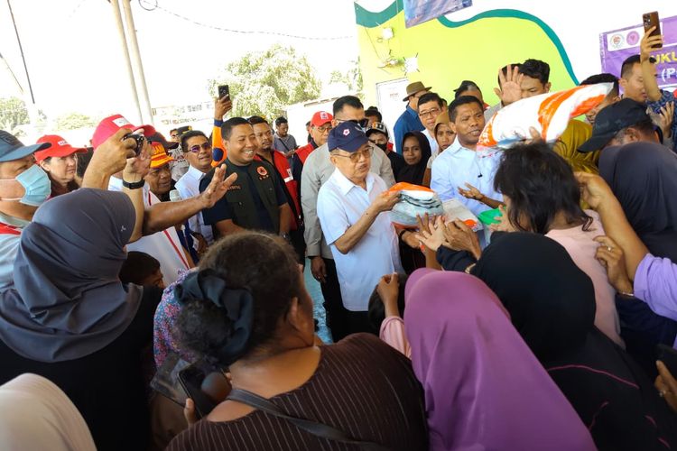 Curhat Pengungsi Korban Gempa Sikka ke Jusuf Kalla: Kalau Pulang, Hati Kami Masih Berdebar-debar