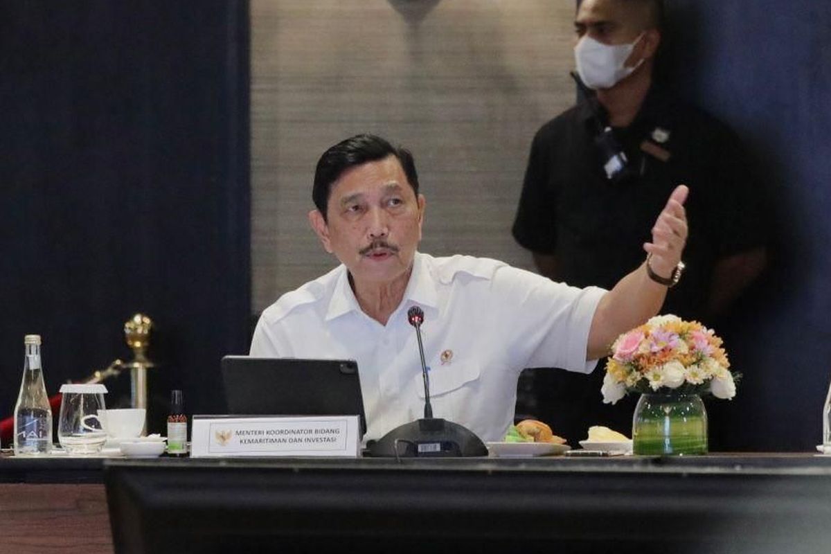 Menteri Koordinator Bidang Kemaritiman dan Investasi (Menko Marves) Luhut Binsar Pandjaitan, saat memimpin Rapat Koordinasi Penyelenggaraan KTT G20 Indonesia Tahun 2022 di Candi Ballroom Hotel Apurva Kempinski, Badung, Bali, pada Selasa (4/10/2022). 