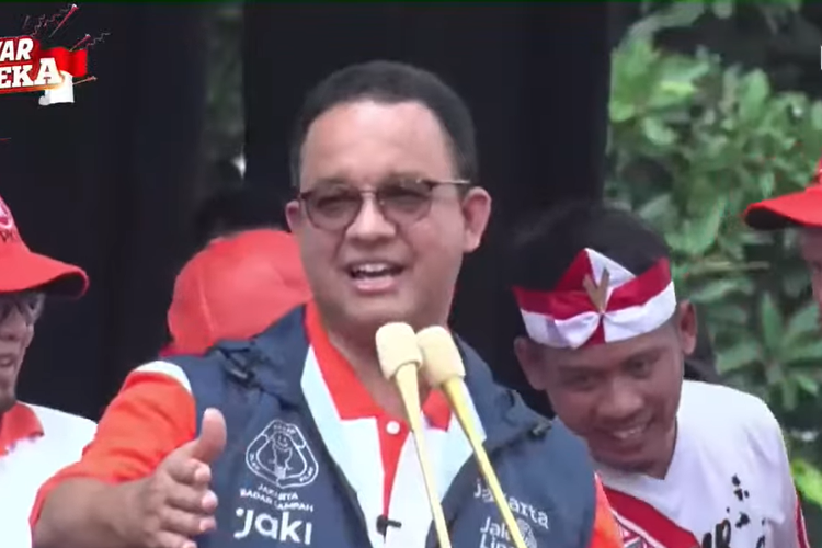 Gubernur DKI Jakarta Anies Baswedan saat menghadiri acara jalan sehat bersama DPW PKS DKI Jakarta di Kebayoran Baru, Jakarta Selatan, Minggu (21/8/2022).