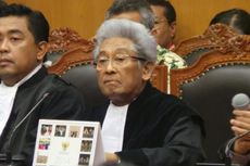 Adnan Buyung: Gugatan Prabowo-Hatta Tak Masuk Akal