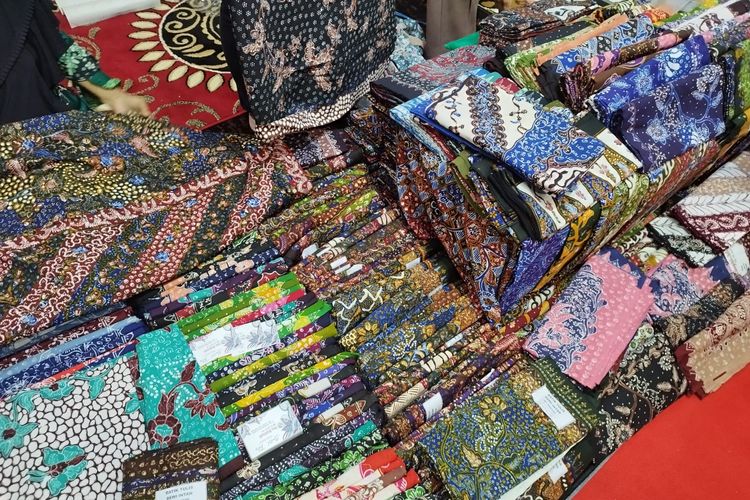Produk Batik Tulis Lasem di INACRAFT 2024