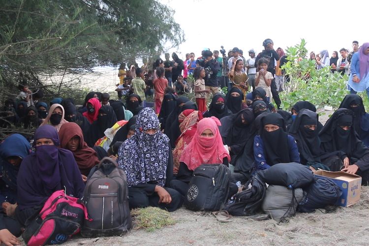 ACEH Satu Kapal Rohingya Kembali Terdampar DI Kuala Gigieng, Lam Nga, Aceh Besar *** Local Caption *** Kuala Gigieng, lamnga, Aceh Besar