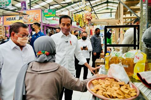Jokowi: Minyak Goreng Curah Ada, tapi Stok Tidak Banyak