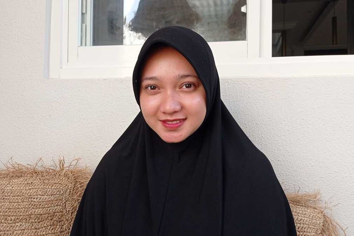 Dewi Zahrani, istri bintang timnas Indonesia, Evan Dimas Darmono