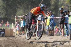 Para Atlet Downhill Berebut Gelar Juara di Ternadi Park