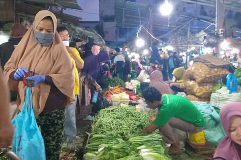 Hari Pertama PSBB Palembang, Pasar Tradisional Masih Padat