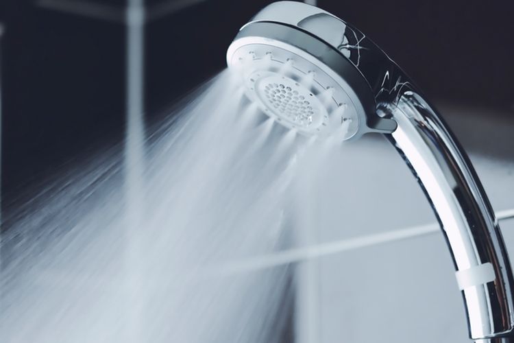 Mengenal Shower Uap dan Perbedaannya dengan Shower Tradisional