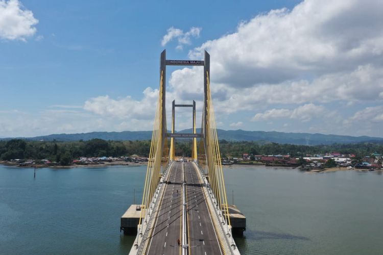 Selain mendukung aksesibilitas pelabuhan baru, Jembatan Teluk Kendari juga akan meningkatkan konektivitas jalan nasional dan jalan lingkar luar (Outer Ring Road) Kota Kendari.
