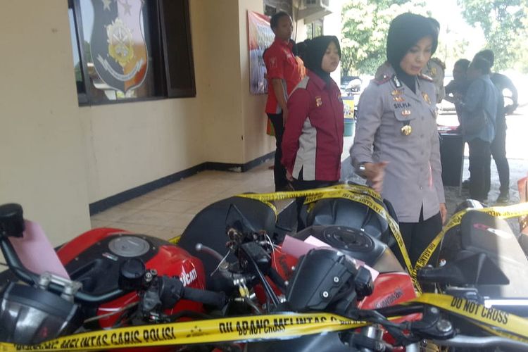 Sejumlah barang bukti sepeda motor diamankan Polsek Babakan Madang Kabupaten Bogor Jawa Barat Rabu (31/7/2019)