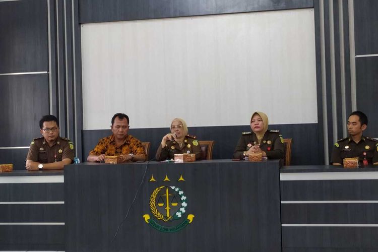 Konferensi pers kasus korupsi penggelapan dana PT Pegadaian (Persero) di Kantor Kejaksaan Negeri Purwokerto, Jawa Tengah, Kamis (23/1/2020).