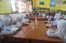 Simulasi Makan Bergizi di SD Karawang, Siswa Lahap dan Ada yang Nambah