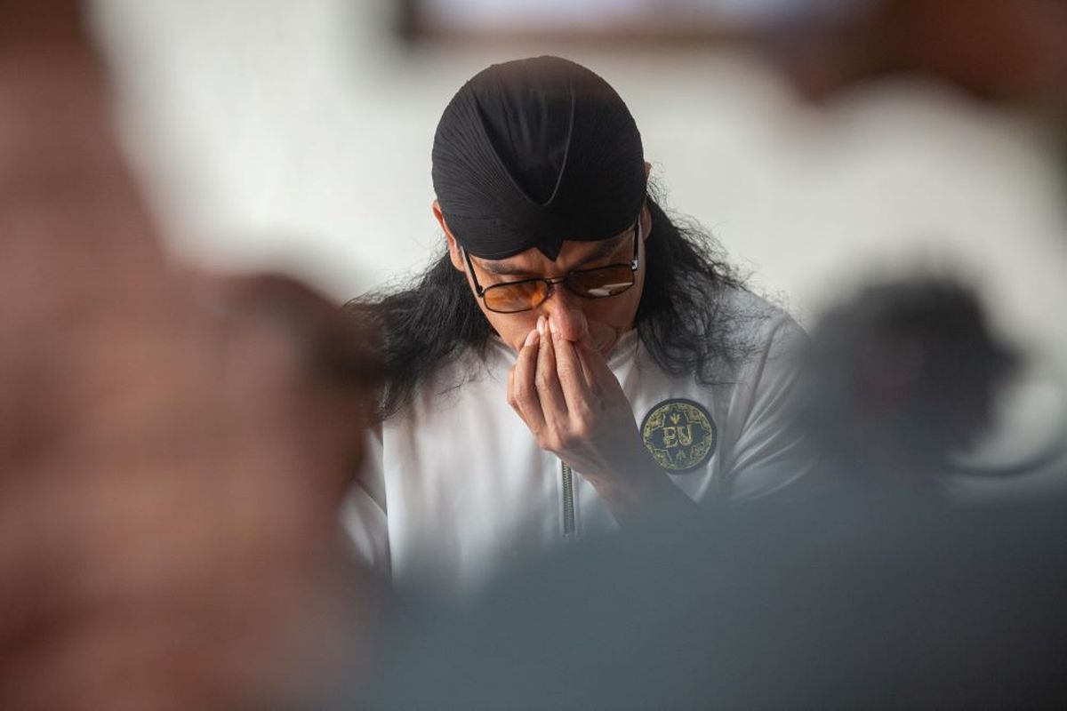 Utusan Khusus Presiden Bidang Kerukunan Beragama dan Pembinaan Sarana Keagamaan, Gus Miftah menyampaikan keterangan pers di Ponpes Ora Aji, Purwomartani, Kalasan, Sleman, D.I Yogyakarta, Jumat (6/12/2024). Gus Miftah menyatakan mengundurkan diri dari jabatan Utusan Khusus Presiden Bidang Kerukunan Beragama dan Pembinaan Sarana Keagamaan Kabinet Merah Putih serta mengucapkan terimakasih kepada Presiden Prabowo Subianto atas amanah dan kepercayaan yang telah diberikan kepadanya. ANTARA FOTO/Andreas Fitri Atmoko/sgd/nym.