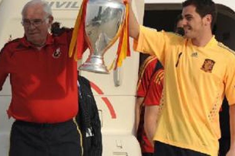 Mantan pelatih Spanyol, Luis Aragones, menyatakan pensiun. 