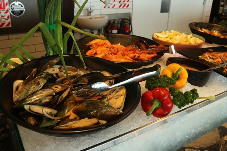 Seafood segar di sebuah restoran prasmanan di Selandia Baru.