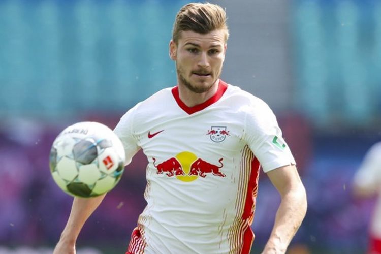 Penyerang RB Leipzig, Timo Werner, kala berlaga membela RB Leipzig dalam duel melawan Borussia Dortmund 20 Juni 2020. Werner kembali membela RB Leipzig pada musim 2022-2023 dan mencetak gol dalam laga Bundesliga 2022-2023 melawan FC Koeln di Red Bull Arena, 13 Agustus 2022.