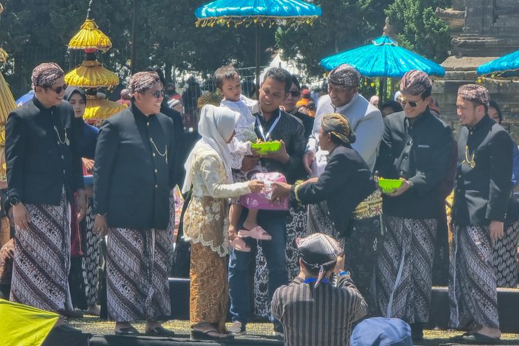 Ritual Cukur Rambut Gimbal DCF 2024: Permintaan Aneh dari Anak-anak untuk Makanan dan Hewan