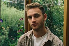 Lirik dan Chord Lagu South of the River dari Tom Misch