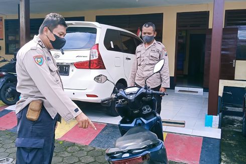 Pencuri Tinggalkan Sepeda Motor Usai Jambret Kalung Emas Warga 