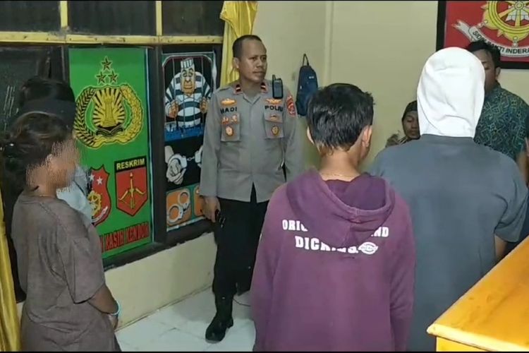 7 orang terduga pelaku yang masih dibawa umur diamankan di Polsek Wangi-wangi Selatan, Kabupaten Wakatobi. Para pelaku diduga melakukan penganiayaan terhadap seorang perempuan remaja.