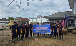 Wujud Pengabdian kepada Masyarakat, Taruna Poltekpin Bersihkan Lingkungan di Aceh Tamiang