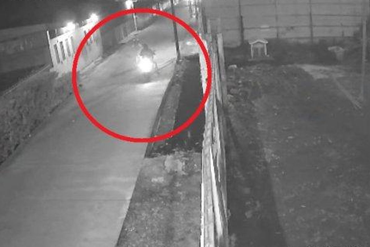 Screenshot dugaan perampokan yang dialami warga Jalan Tangguk Bongkar II, Kelurahan Tegal Sari Mandala II, Kecamatan Medan Denai, Kota Medan. Korban diduga ditusuk lalu sepeda motornya dirampas. 