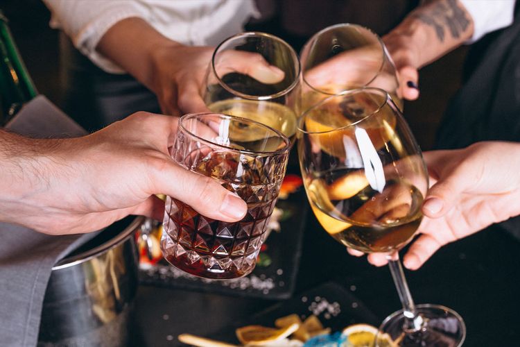 Rutin minum alkohol setiap hari dapat meningkatkan tekanan darah sistolik dan diastolik, walaupun hanya satu gelas. Hipertensi adalah silent killer.