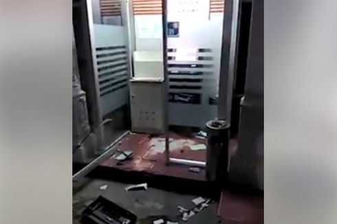 Perampok Mengikat ATM BRI, lalu Ditarik Pakai Mobil