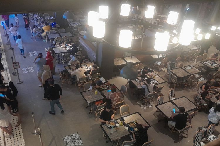 Villaggio Outlets, outlet barang mewah di Karawang, Jawa Barat, Selasa (31/10/2023).