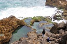 Swafoto di Tebing, Warga Medan Hilang Tersapu Ombak di Pantai Kedung Tumpang Tulungagung