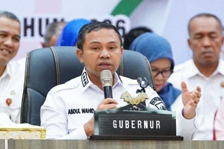 Gubernur Riau Minta Penahanan Ijazah Pekerja Dihentikan: Tidak Etis dan Harus Diselesaikan