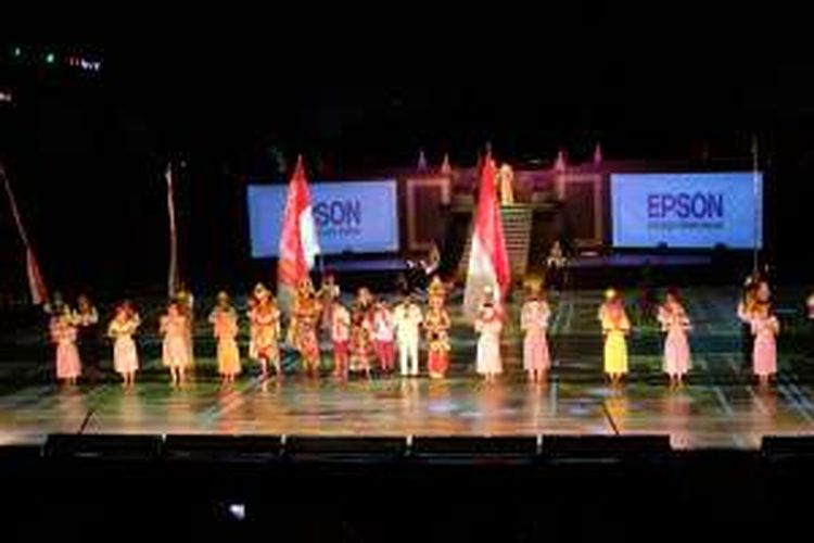 Sendratari Roro Jonggrang yang dipercanting dengan video mapping di pangung terbuka kompleks Candi Prambanan, Yogyakarta.