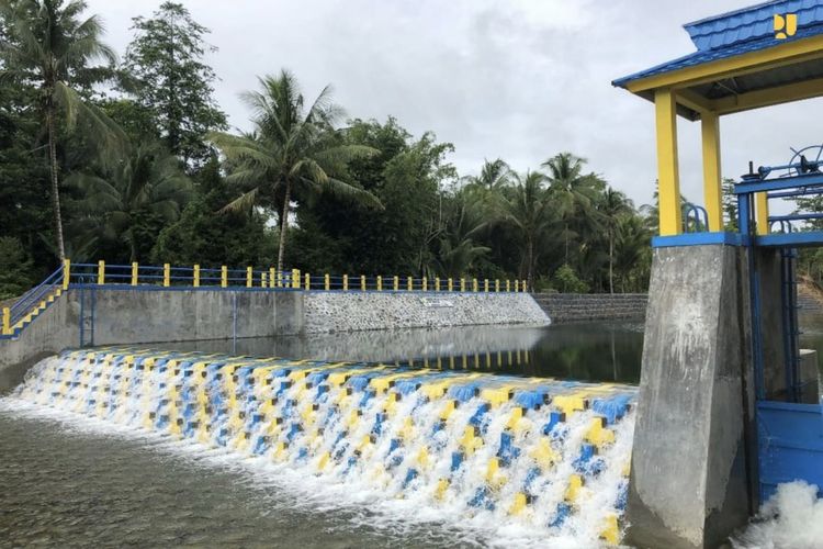 Pemerintah Indonesia akan mengangkat keberhasilan penerapan teknologi Bendung Modular di World Water Forum ke-10 yang digelar pada 18-25 Mei 2024 di Bali. Teknologi Bendung Modular menjadi alternatif dalam pembangunan bendung yang lebih mudah, lebih murah, dan lebih cepat. Proses konstruksinya bisa mengurangi ketergantungan terhadap alat berat dalam pemasangan bekisting, sehingga memudahkan daerah pelosok dengan akses jalan yang sulit untuk menerapkan inovasi ini.