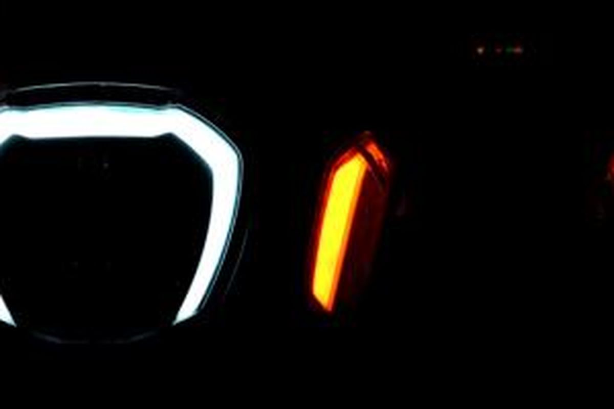 Lampu-lampu Ducati Diavel terbaru dalam teaser jelang kemunculannya di EICMA, Milan, pertengahan November 2015.