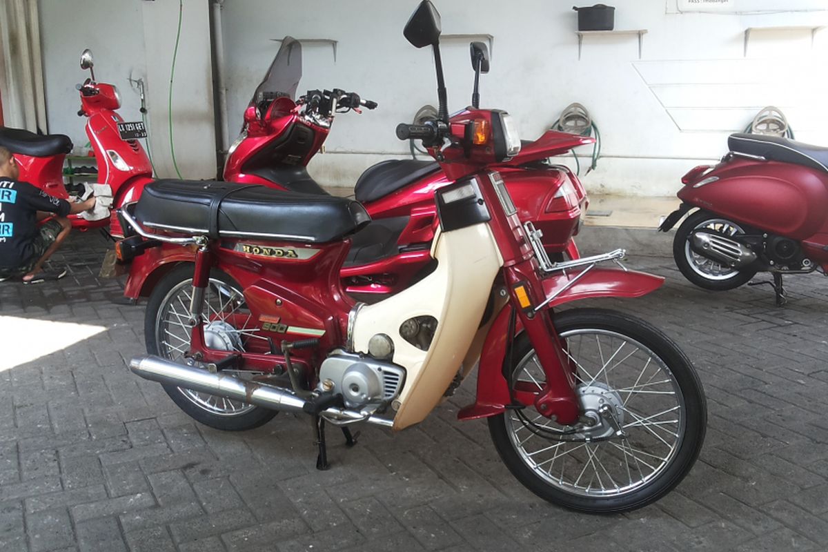 Salah satu unit Honda Super 800 yang baru saja selesai dibody detailing di Restomax Moto Detailing, Lebak Bulus, Jakarta Selatan, Sabtu (13/1/2017).