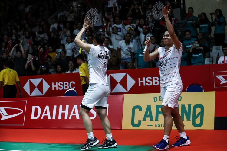 Pasangan ganda putri Indonesia, Greysia Polii/Apriyani Rahayu melawan wakil Korea Selatan, Kim So Yeong/Kong Hee Yong saat pertandingan babak semi final Indonesia Masters 2020 di Istora Senayan, Jakarta, Sabtu (18/1/2020). ganda putri Indonesia itu mampu tampil percaya diri dan menang dua gim langsung dengan skor 21-19, 21-15 dalam tempo 52 menit.