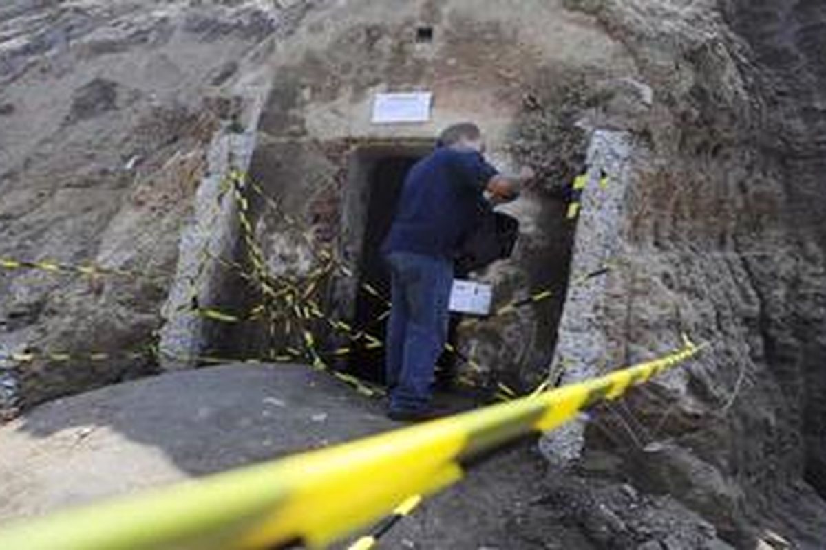 Sebelum di kompleks Balai Kota Solo, bunker peninggalan Belanda juga ditemukan di RS Kariadi Semarang.