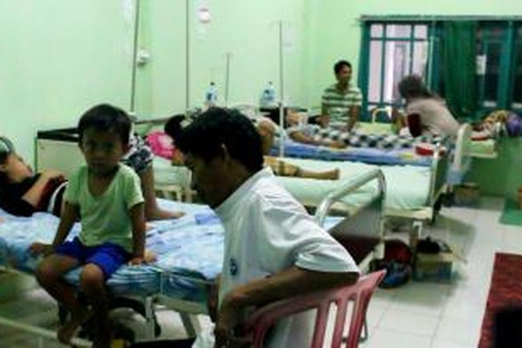 Sembilan pasien korban keracunan dirawat intensif di Puskesmas Cempae, Kecamatan Soreang, Kota Parepare, Sulawesi Selatan.