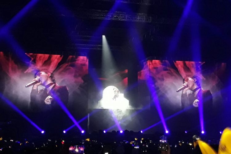 G-Dragon menghibur para penggemarnya dengan konser G-DRAGON 2017 World Tour yang digelar di Indonesia Convention Exhibition, BSD, Tangerang, Minggu (3/9/2017).